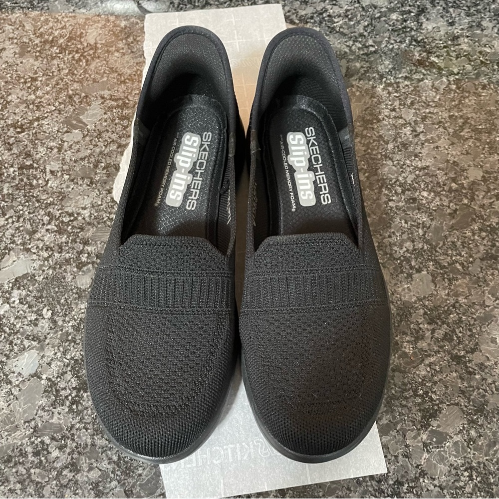 Sketchers Womens Slip-Ins Size 7.5 Black Like New